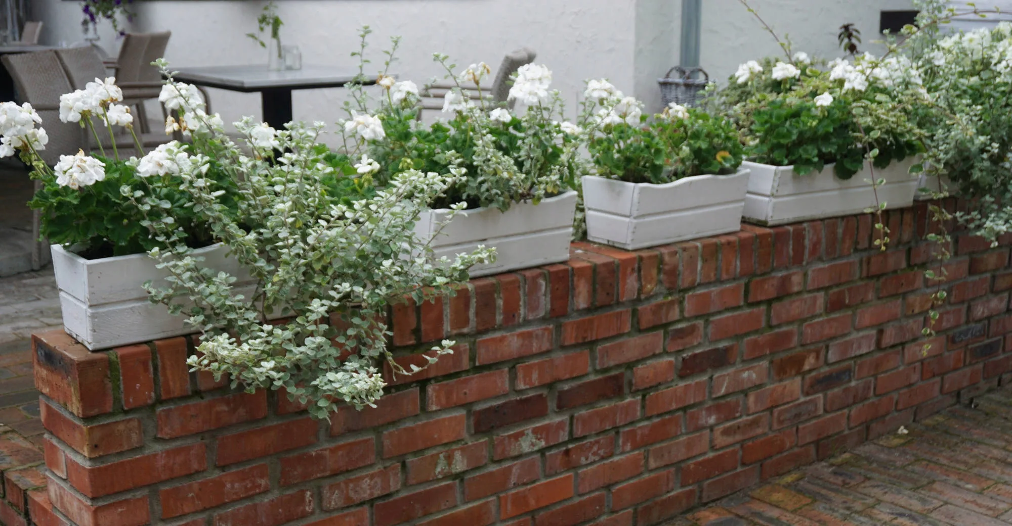 Skrzynka ogrodowa na kwiaty zielona 64 cm - obrazek 9