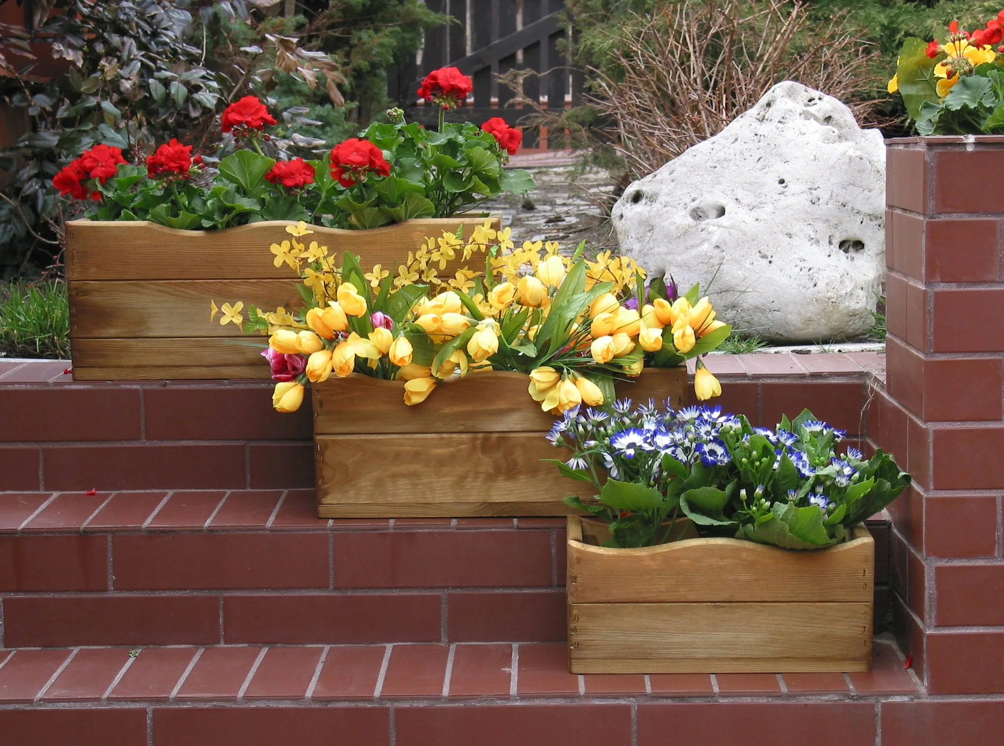 Skrzynka ogrodowa na kwiaty brązowa 44 cm - obrazek 7